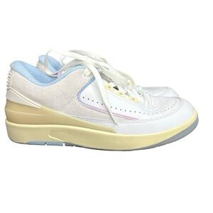 Jordan Women’s White and Blue Sneakers Size 8 (#2075)